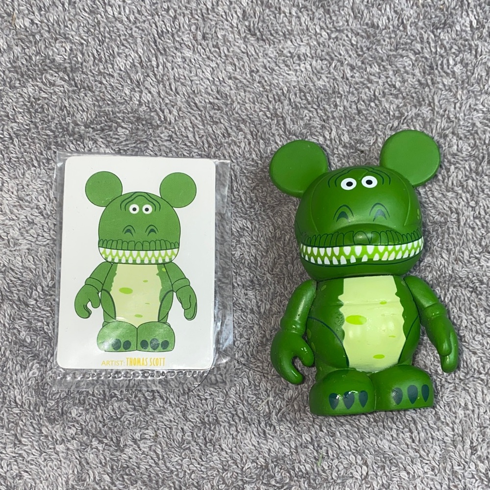 🌵 Retired Disney Vinylmation Rex from the "Toy Story" series!